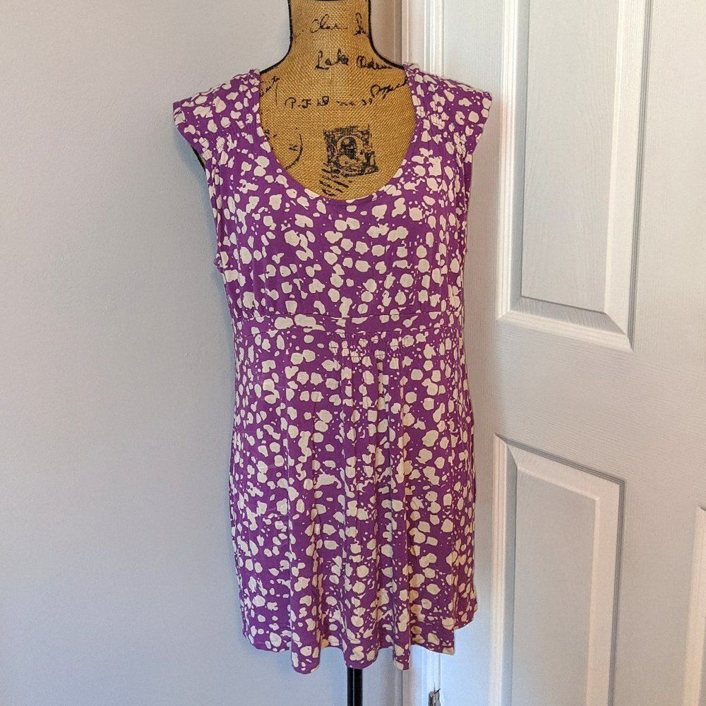 Daisy Fuentes purple and white blouse
